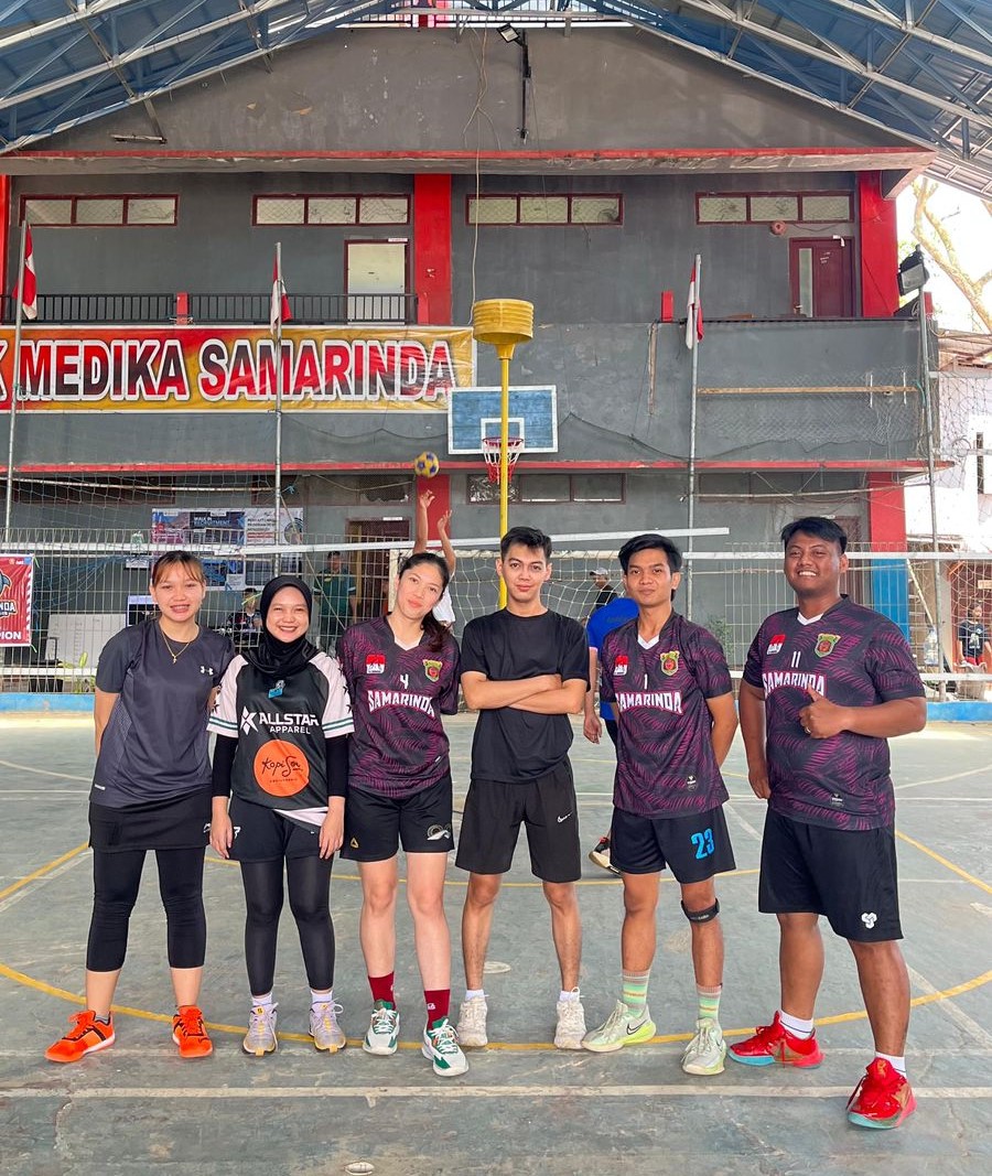 Sesi team building setelah pertandingan persahabatan